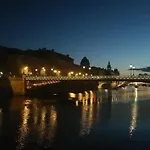 Petit Havre De Paix Entre Le Marais Et Bastille