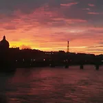 Petit Havre De Paix Entre Le Marais Et Bastille