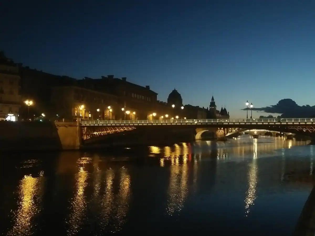 Campsite Petit Havre De Paix Entre Le Marais Et Bastille Paris